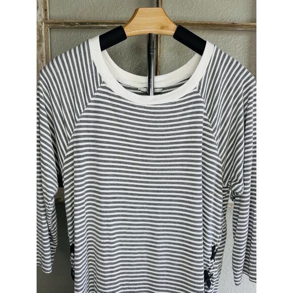 BKE Womens Top Med 3/4 SLEEVE KNIT Gray White Striped Laced Sides Very Soft - Picture 2 of 12